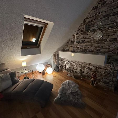 Zentrale Maisonette Mit Buero & Parkplatz Griesheim  Esterno foto