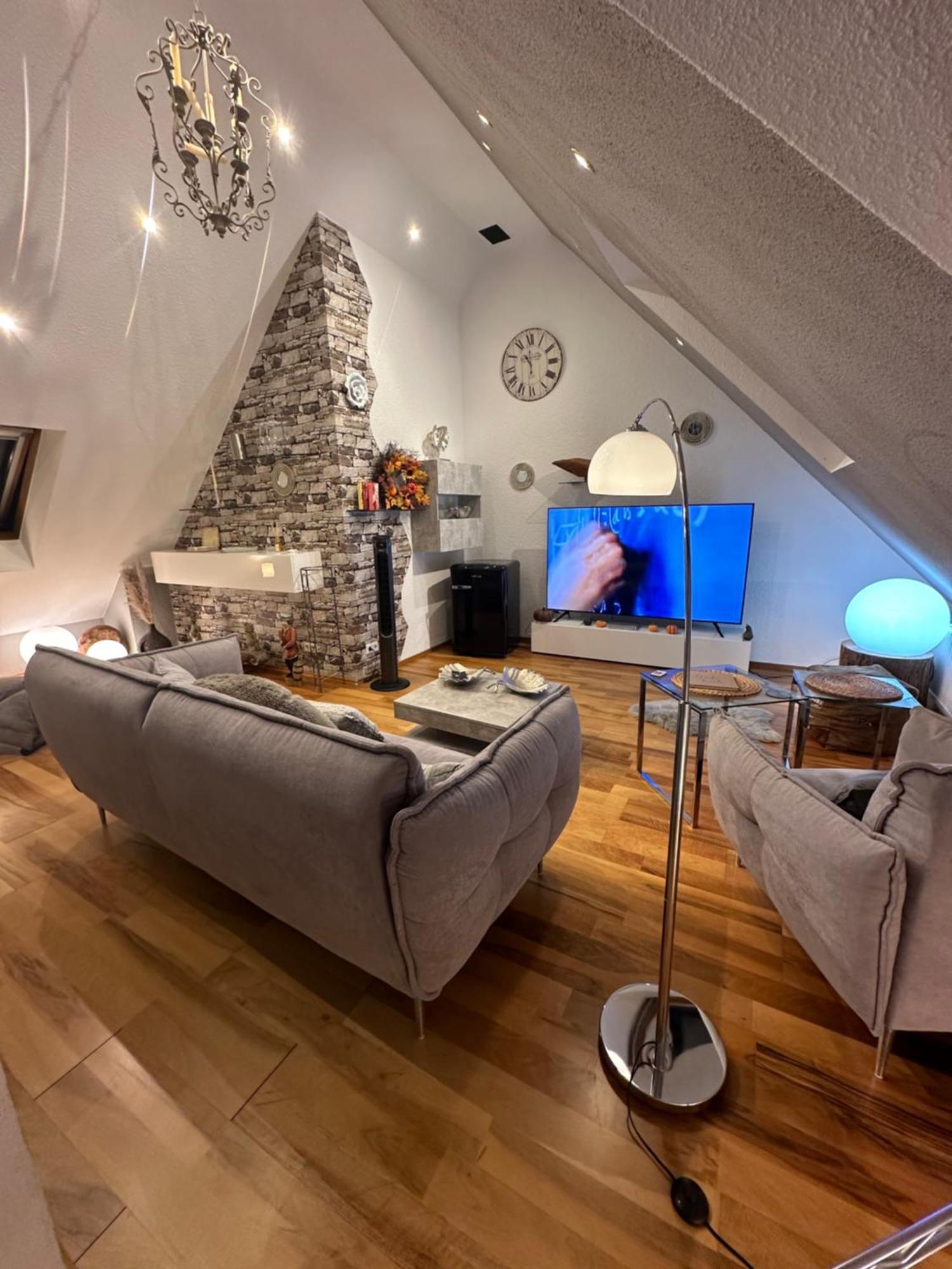 Zentrale Maisonette Mit Buero & Parkplatz Griesheim  Esterno foto