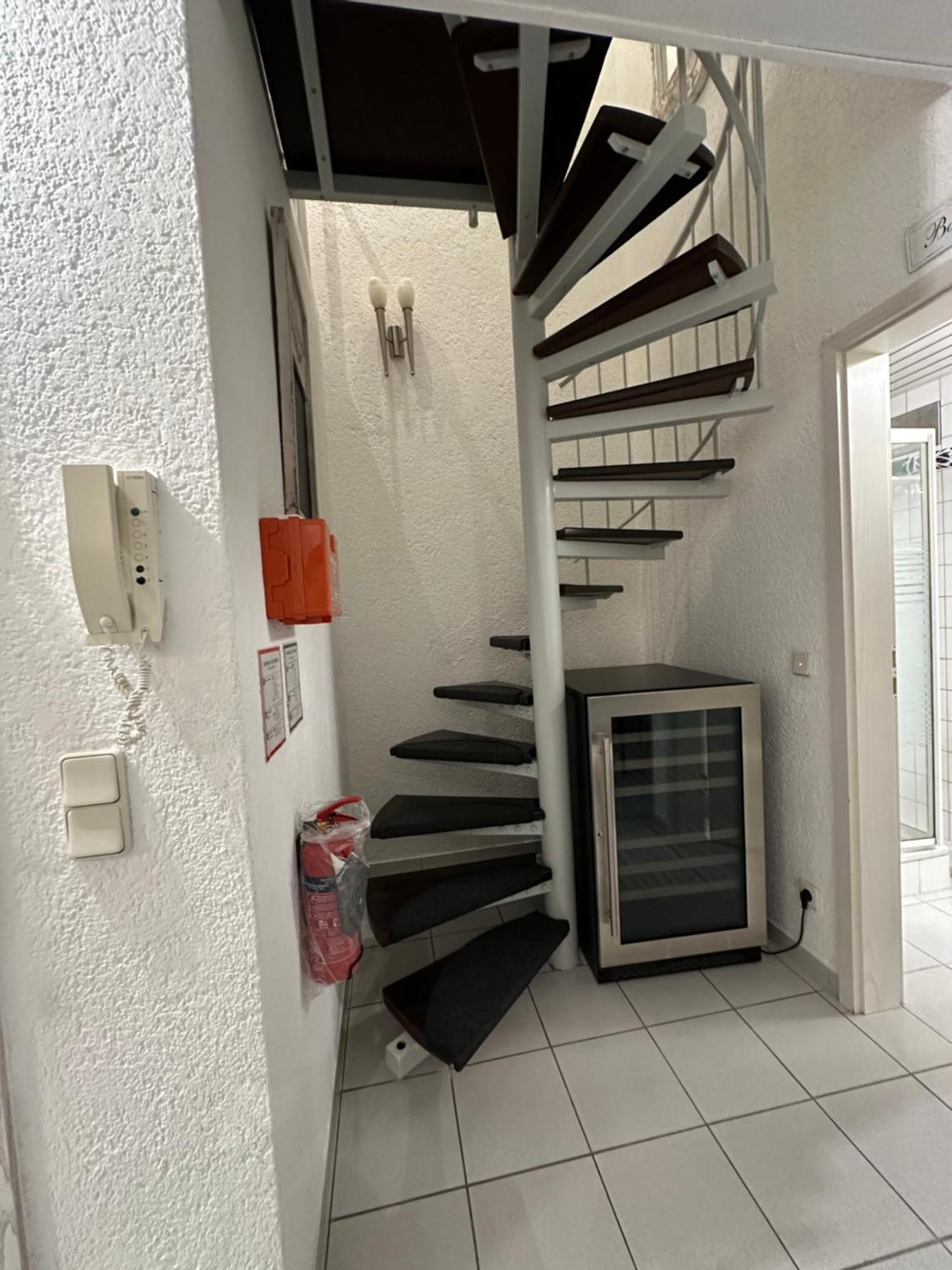Zentrale Maisonette Mit Buero & Parkplatz Griesheim  Esterno foto