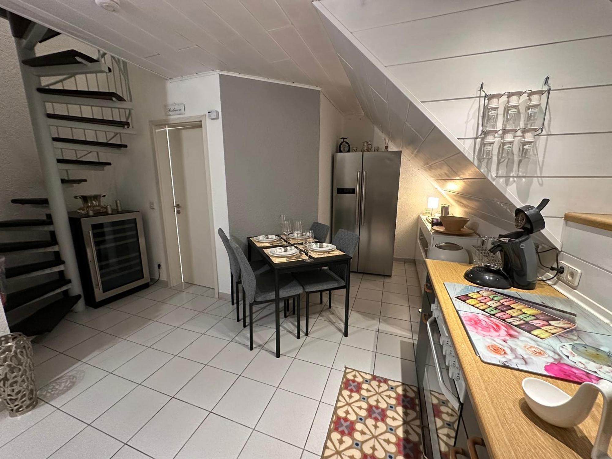 Zentrale Maisonette Mit Buero & Parkplatz Griesheim  Esterno foto