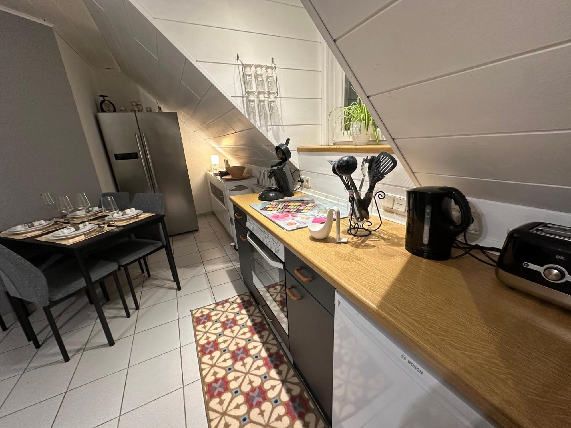 Zentrale Maisonette Mit Buero & Parkplatz Griesheim  Esterno foto