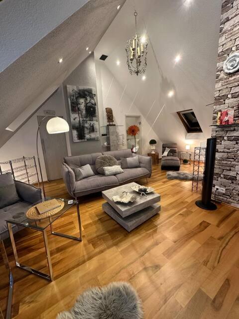 Zentrale Maisonette Mit Buero & Parkplatz Griesheim  Esterno foto