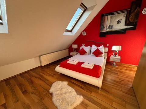 Zentrale Maisonette Mit Buero & Parkplatz Griesheim  Esterno foto