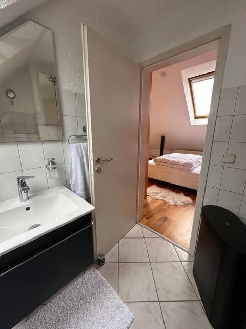 Zentrale Maisonette Mit Buero & Parkplatz Griesheim  Esterno foto